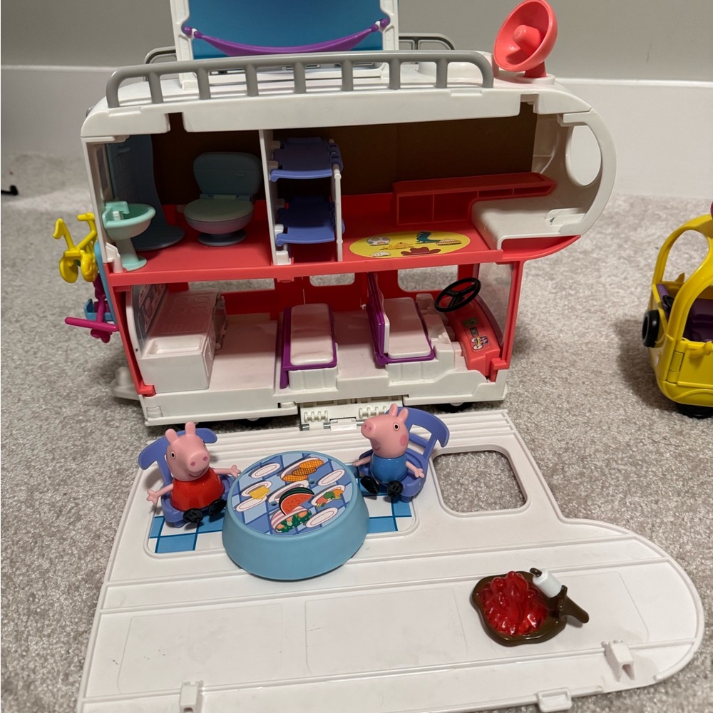 Peppa Pig Camper Van Playset - Multicolor